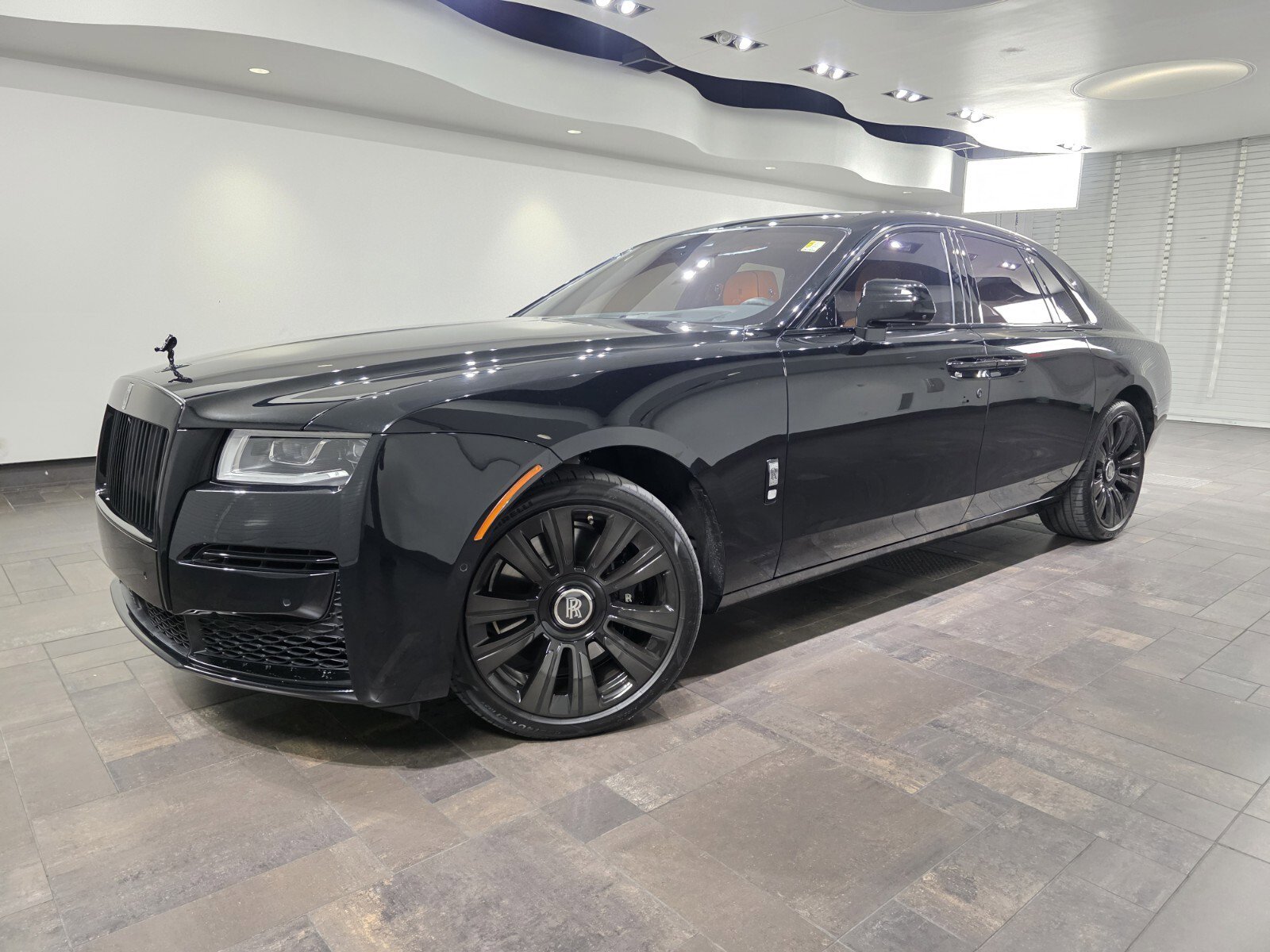 Used 2024 Rolls-Royce Ghost image 1