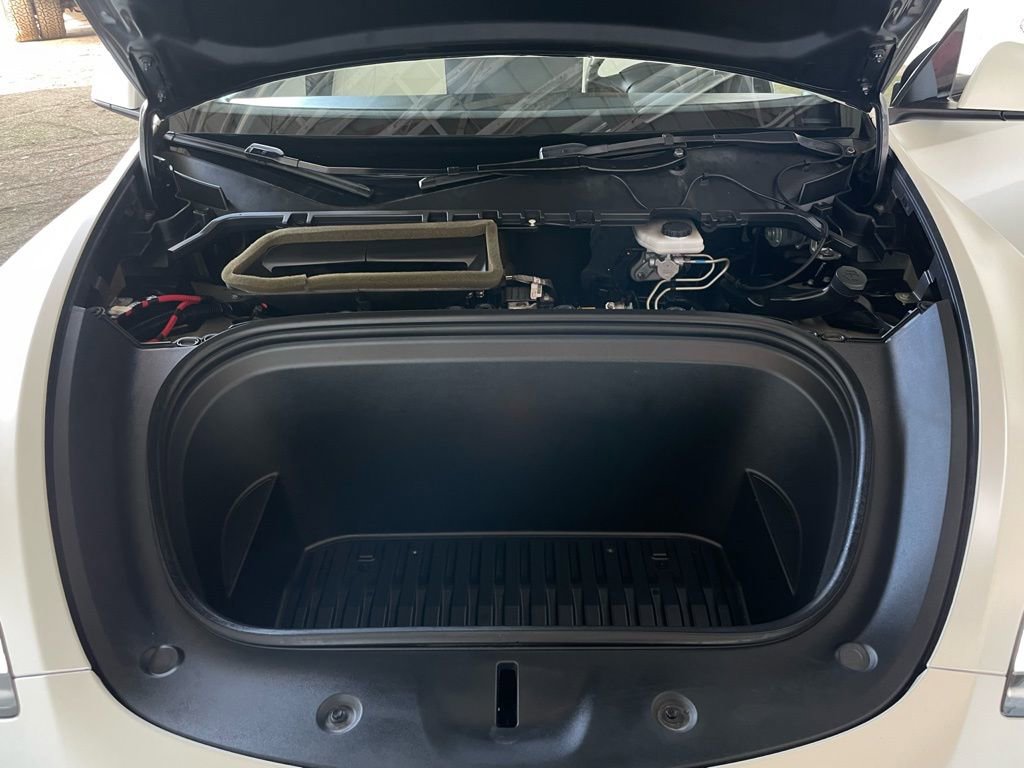 Used 2021 Tesla Model Y Performance image 9