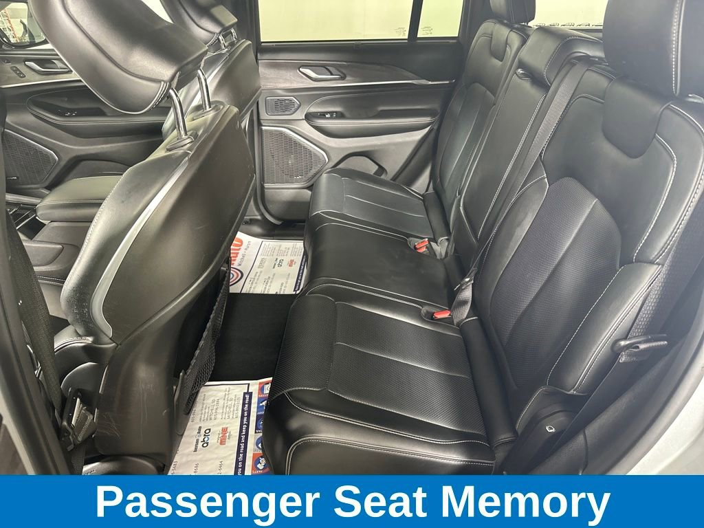 Used 2023 Jeep Grand Cherokee Overland w/ Luxury Tech Group IV image 18