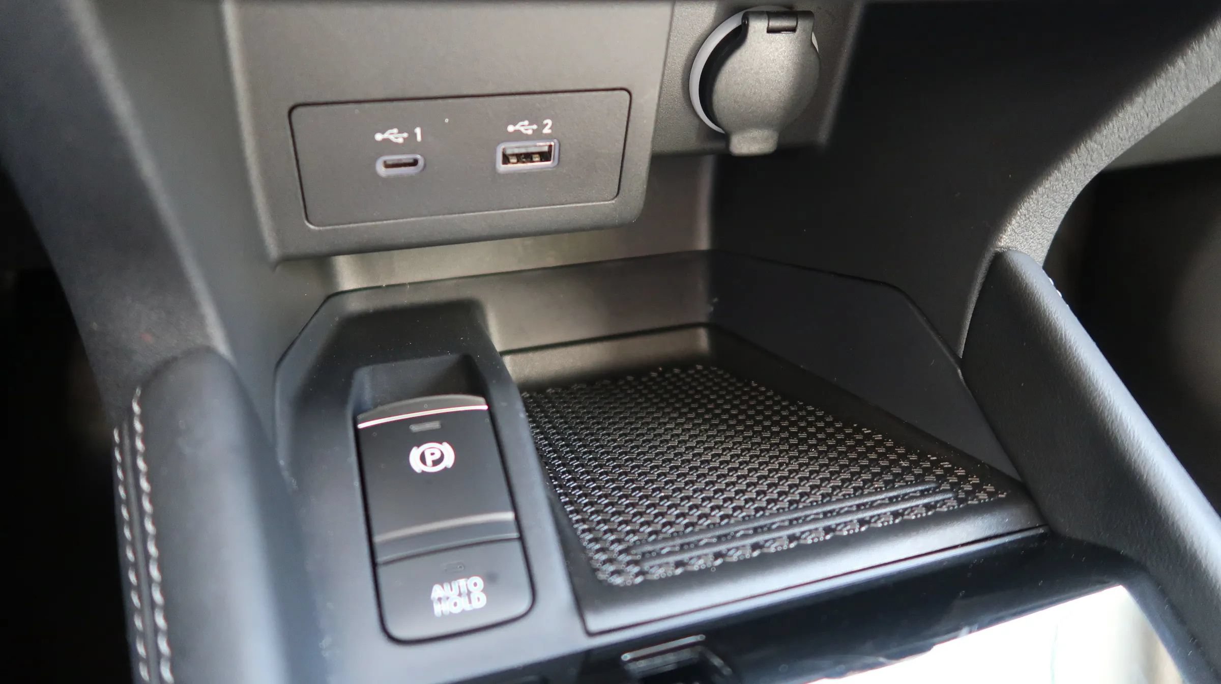 Used 2023 Nissan Kicks SV FWD image 32