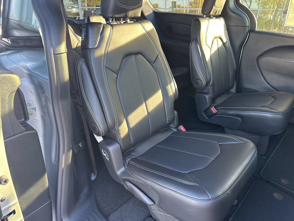 New 2026 Chrysler Pacifica Select FWD image 49