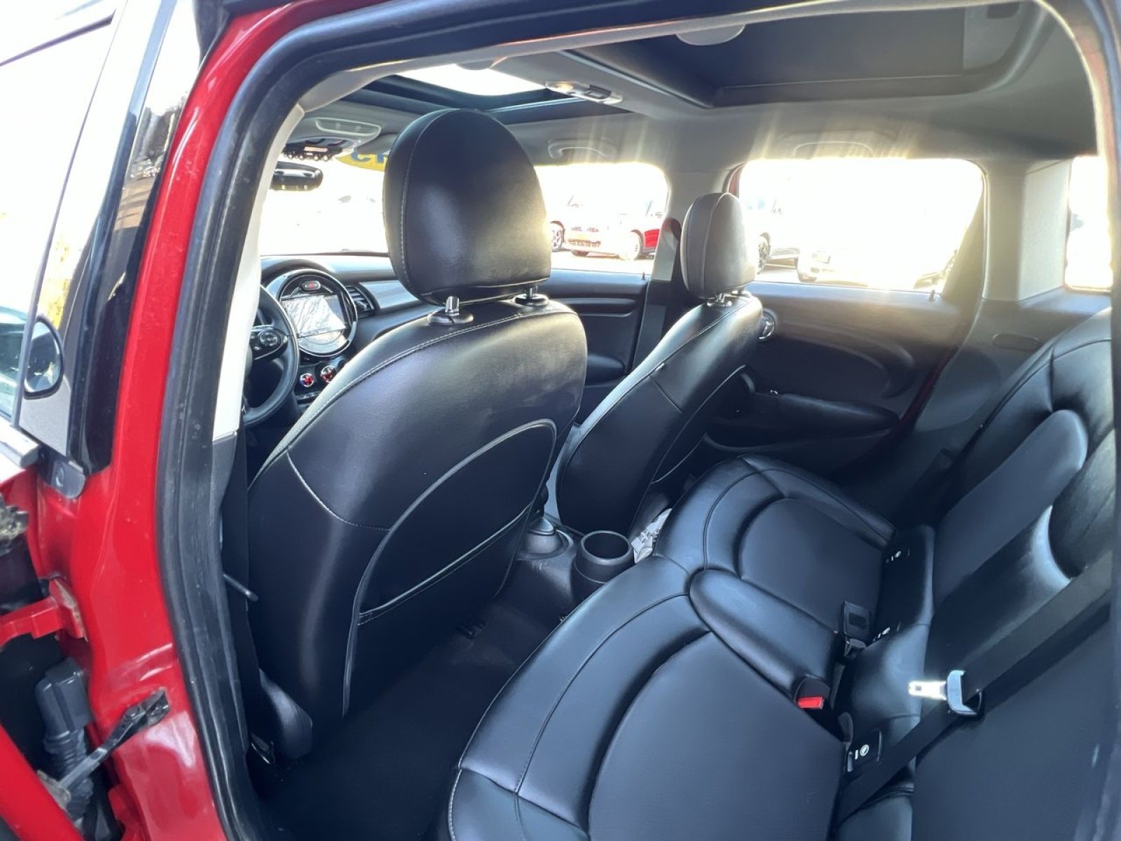 Used 2015 MINI Cooper 4-Door Hardtop image 23