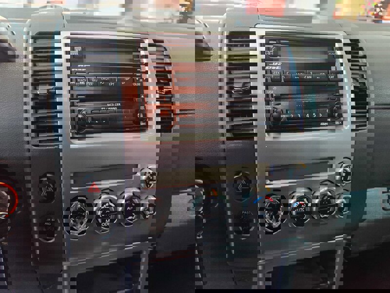 Used 2006 Nissan Pathfinder SE w/ (P01) Se Premium Pkg image 25