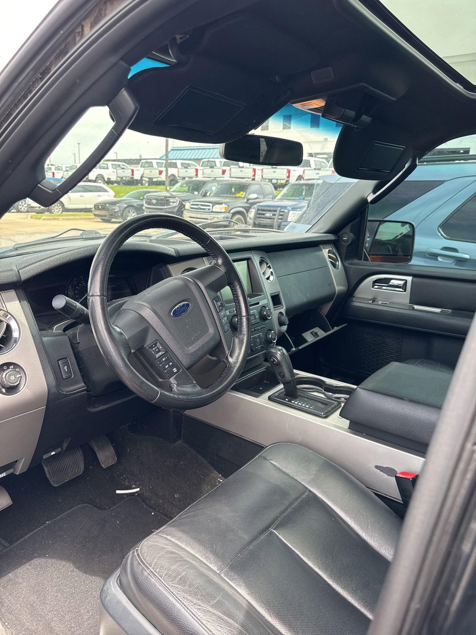 Used 2015 Ford Expedition XLT w/ Equipment Group 202A RWD image 5