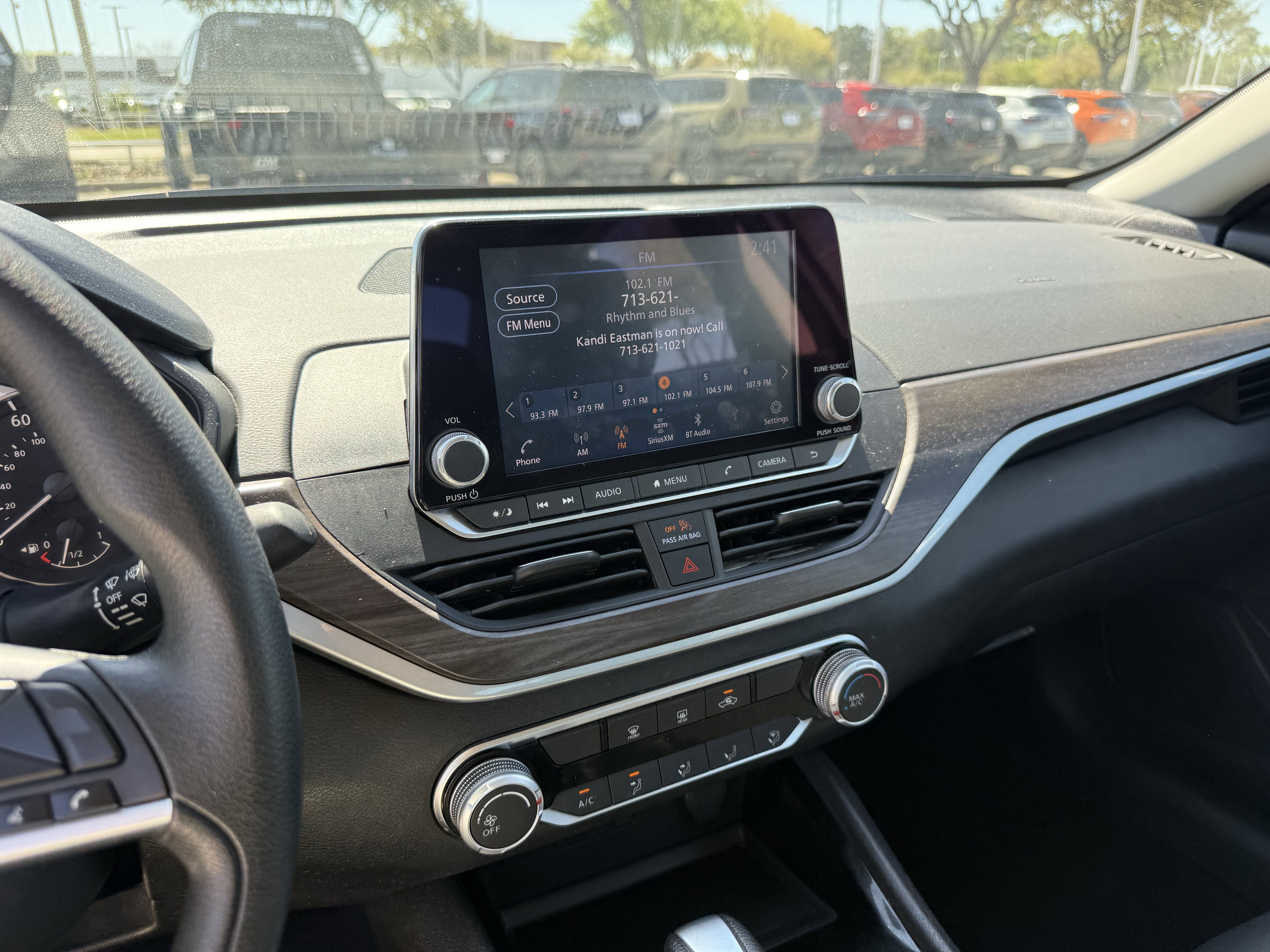 Used 2024 Nissan Altima 2.5 SV image 19