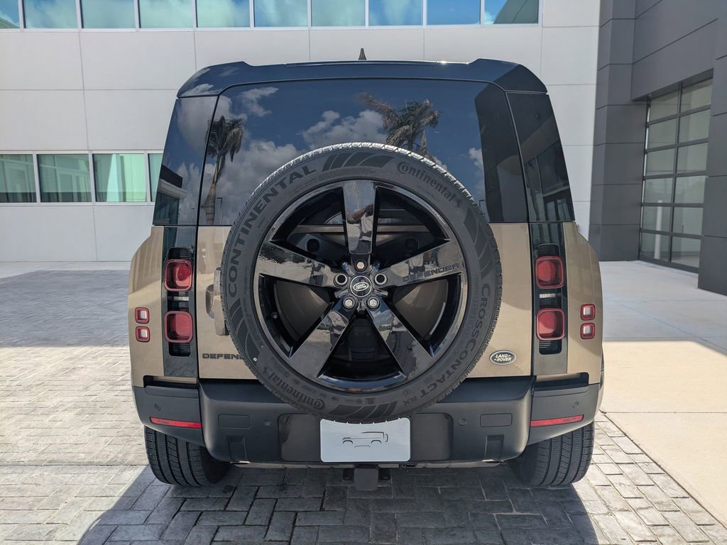 Used 2022 Land Rover Defender 110 SE AWD/4WD image 6
