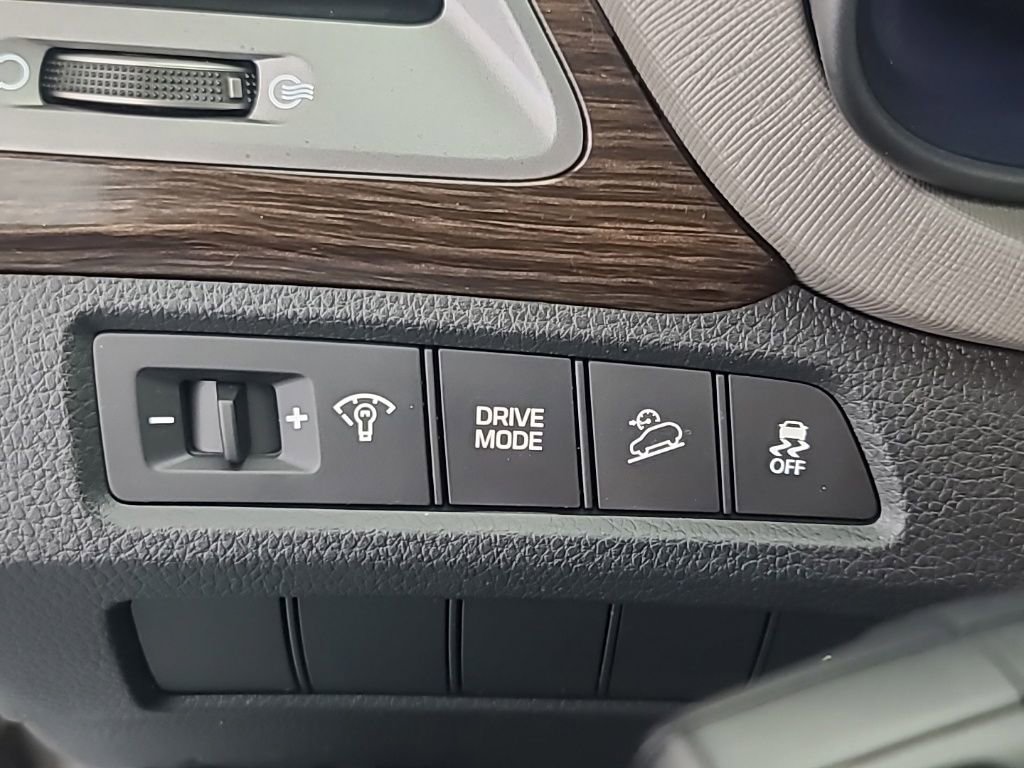 Used 2017 Hyundai Santa Fe Sport AWD/4WD image 25