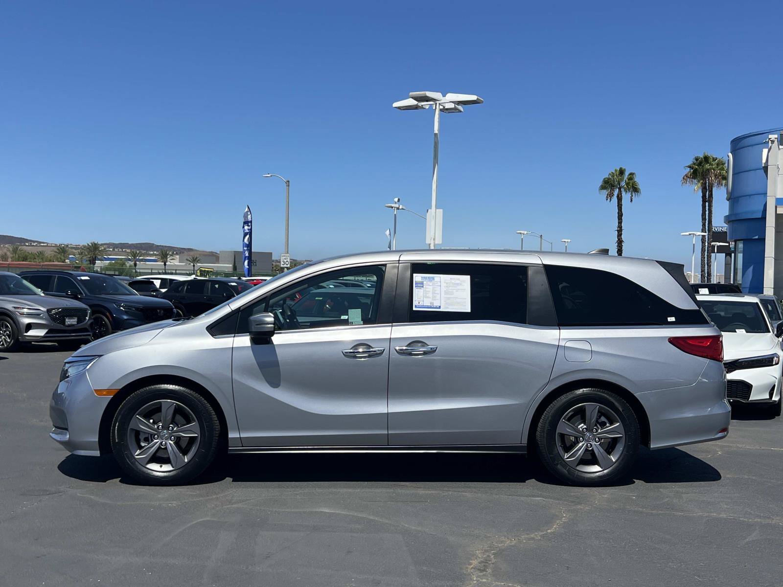 Used 2023 Honda Odyssey EX image 2