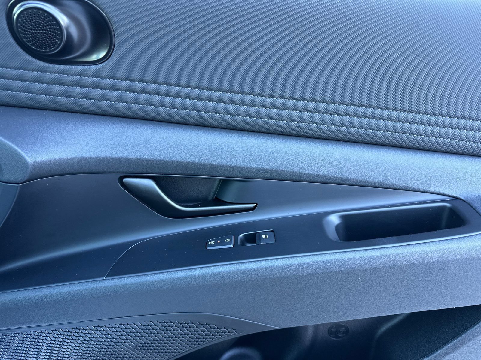 Certified 2025 Hyundai Elantra SEL FWD image 17