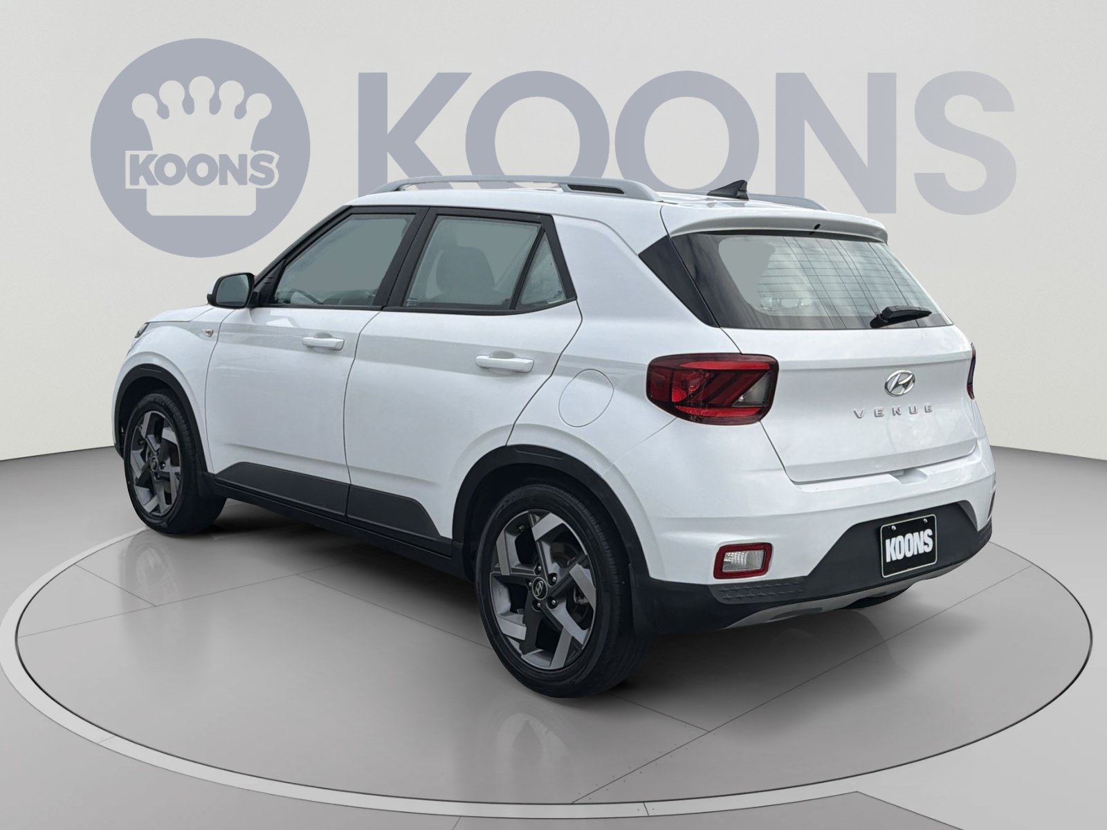 Used 2022 Hyundai Venue SEL FWD image 4