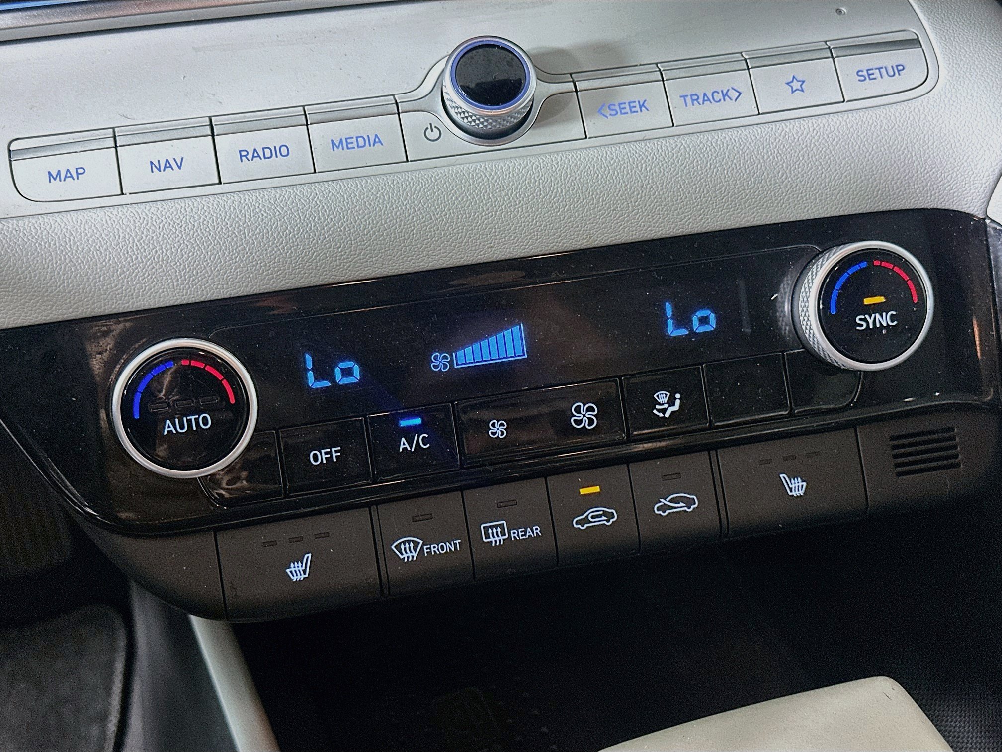 Used 2022 Hyundai Elantra Limited FWD image 24