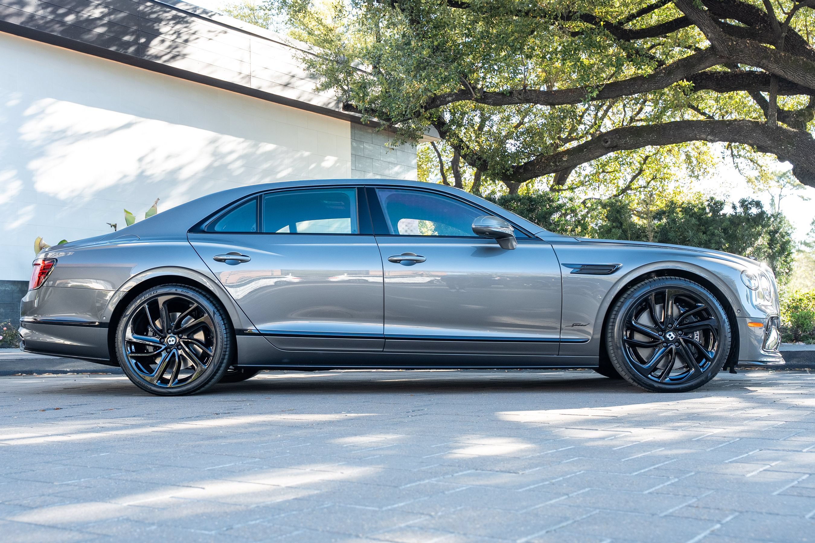 Certified 2025 Bentley Flying Spur Plug-In Hybrid AWD/4WD image 5