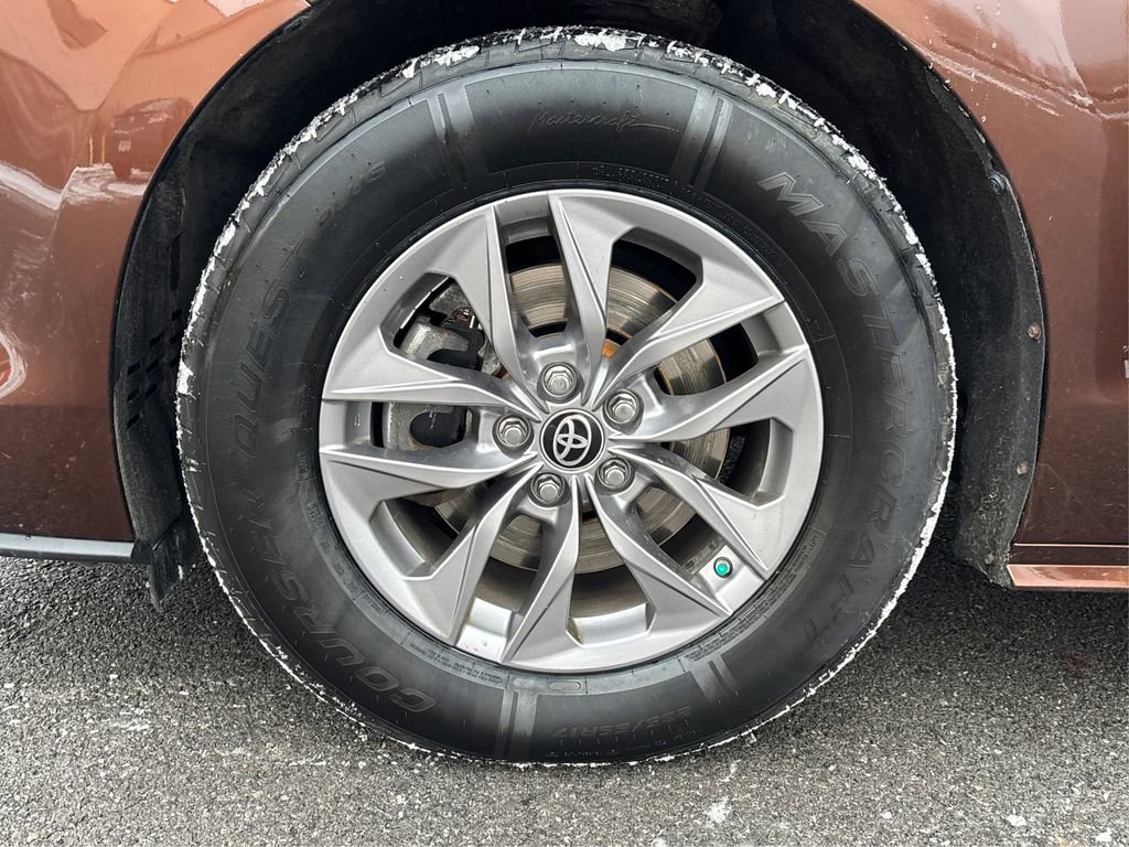 Used 2021 Toyota Sienna LE image 12