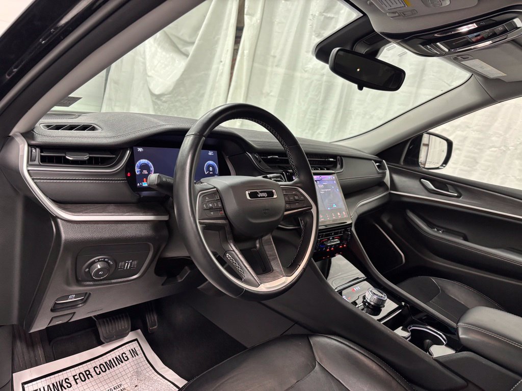 Used 2022 Jeep Grand Cherokee L Limited AWD/4WD image 15
