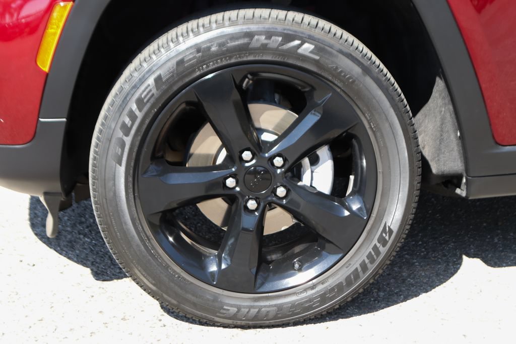 Used 2024 Jeep Grand Cherokee Altitude RWD image 42
