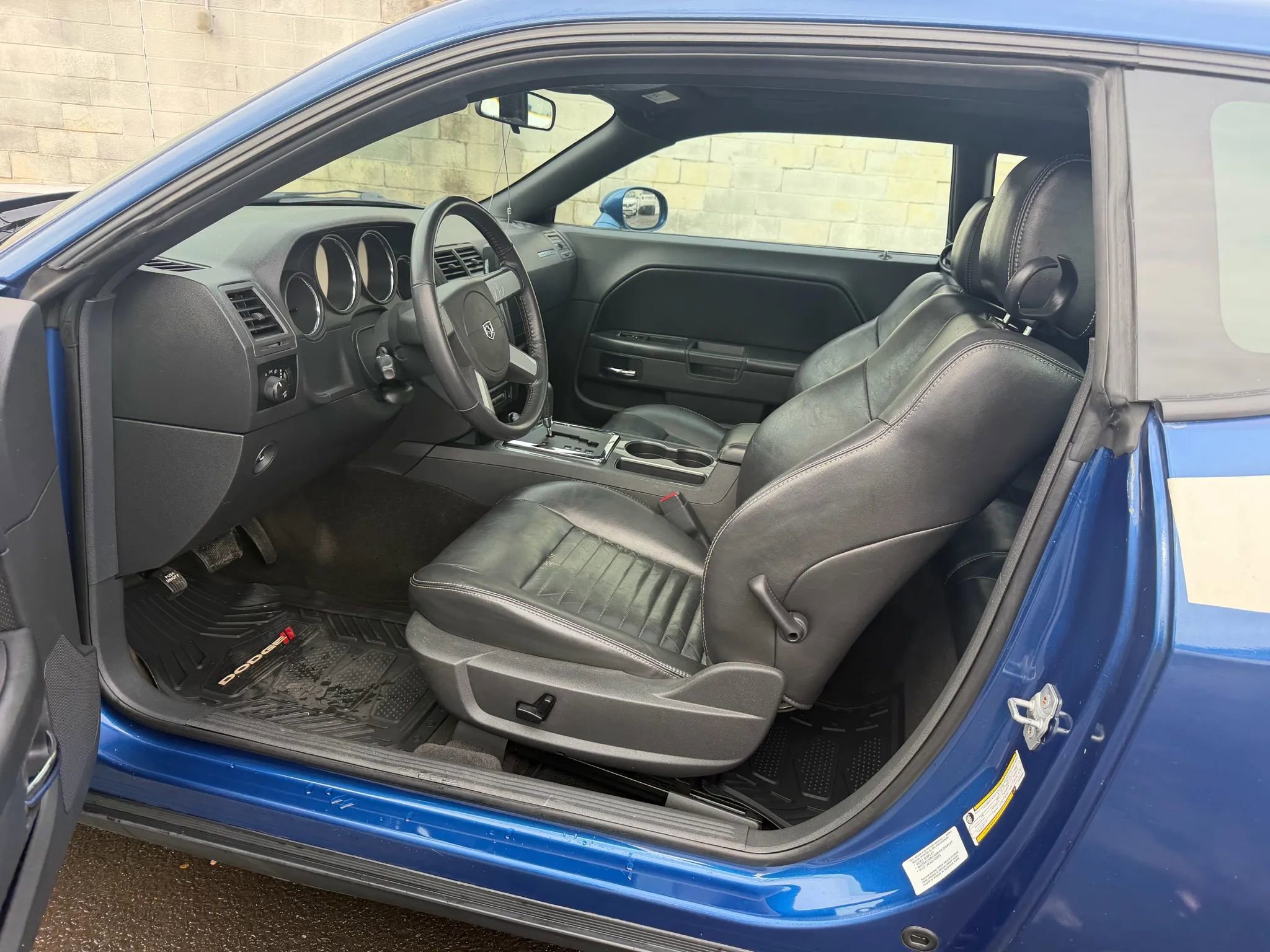 Used 2010 Dodge Challenger SE image 21