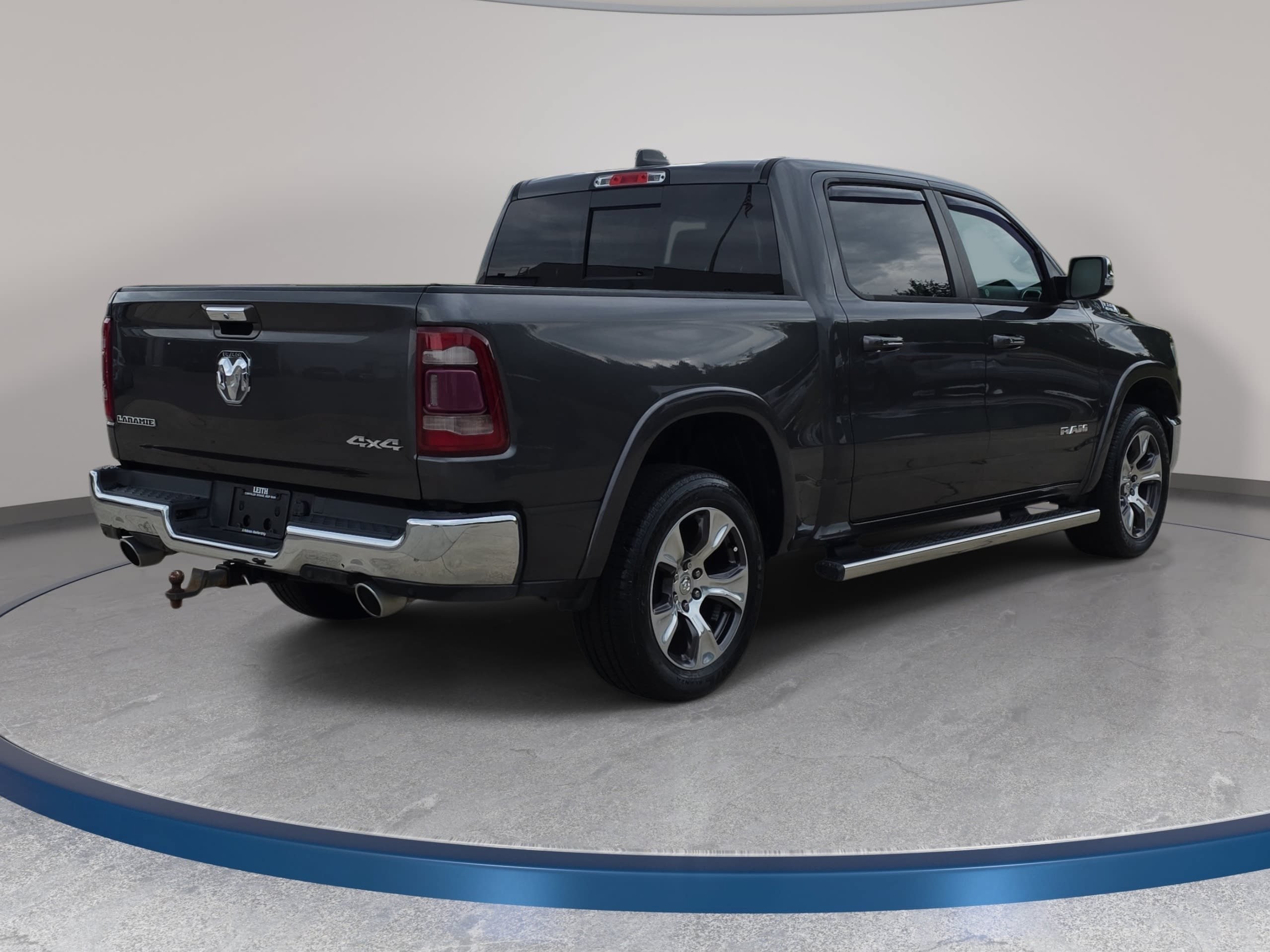 Used 2019 RAM 1500 Laramie AWD/4WD image 6