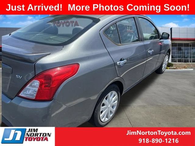 Used 2017 Nissan Versa SV FWD image 5