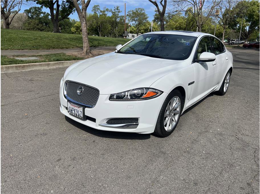 Used 2013 Jaguar XF Luxury image 3