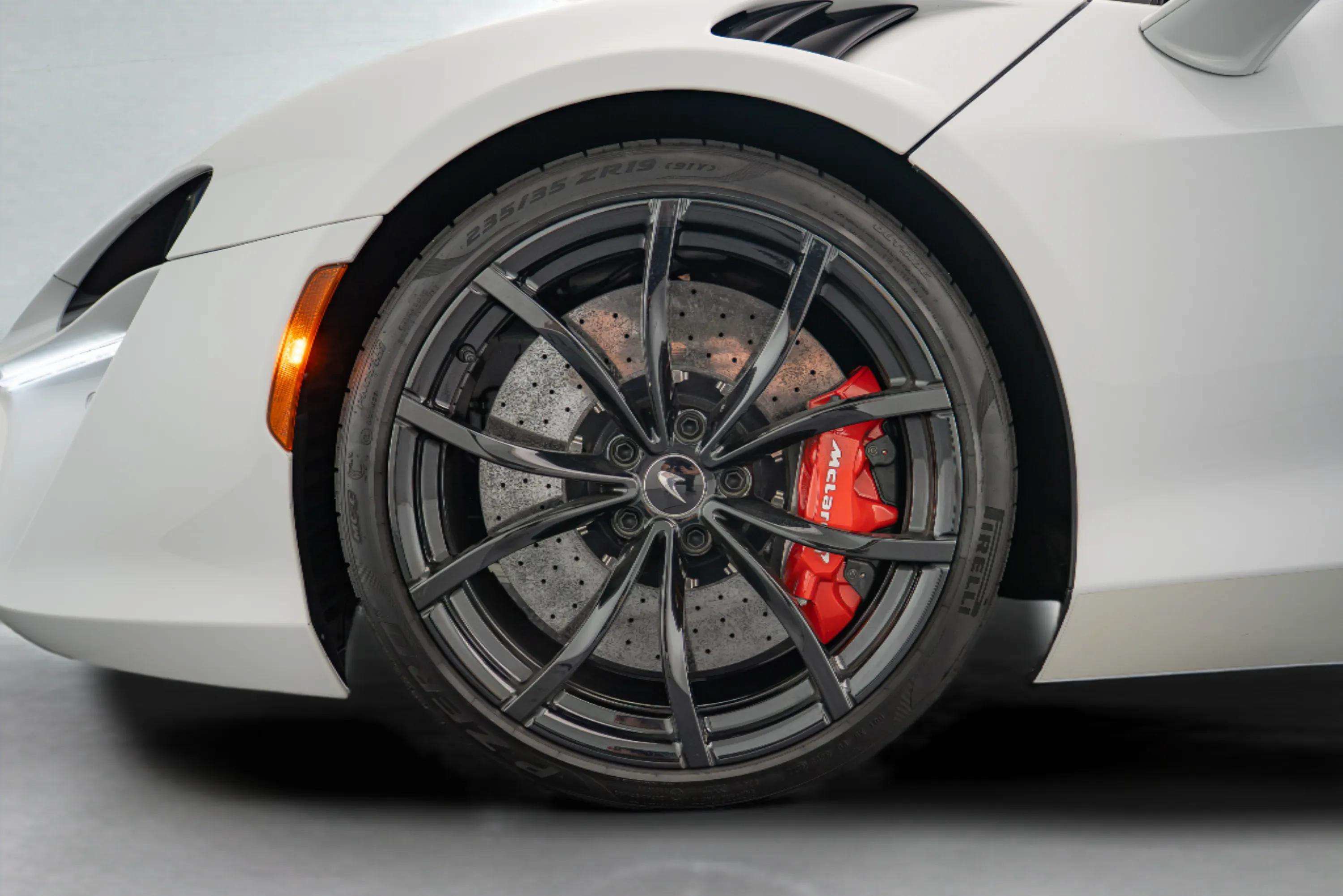 Used 2023 McLaren Artura RWD image 35