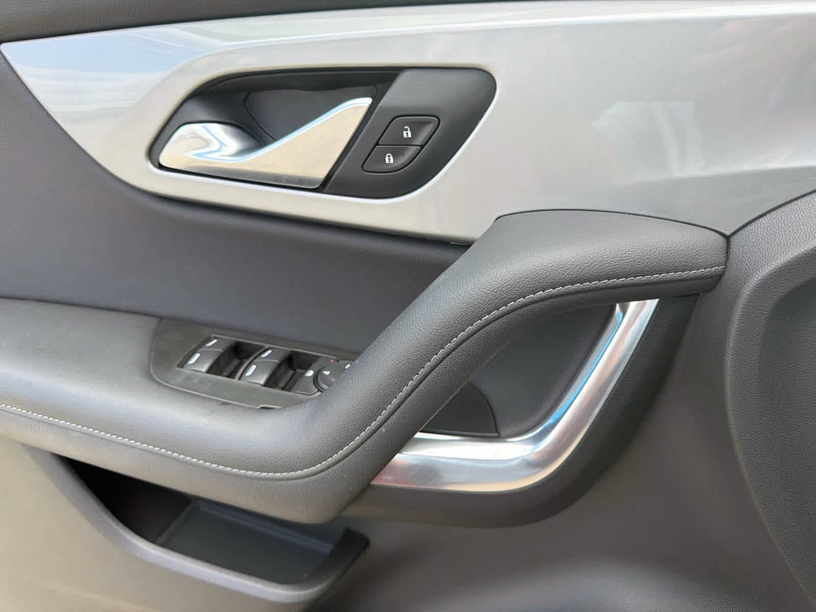 Used 2019 Chevrolet Blazer LT FWD image 16