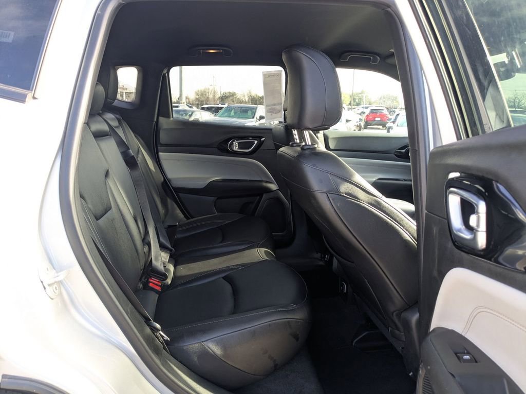 Used 2025 Jeep Compass Limited image 30