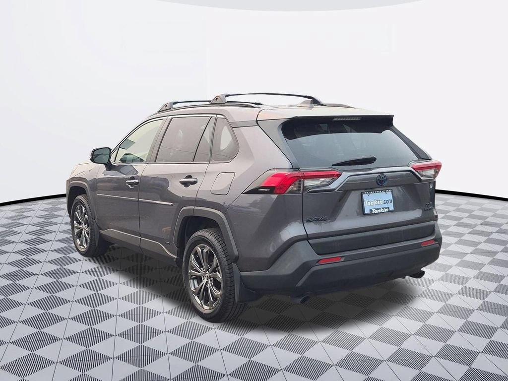 Used 2022 Toyota RAV4 XLE Premium AWD/4WD image 3