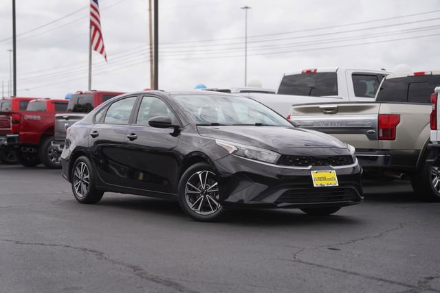 Used 2022 Kia Forte LXS image 2