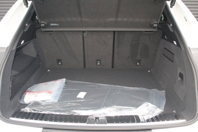 New 2026 Porsche Cayenne Base image 12