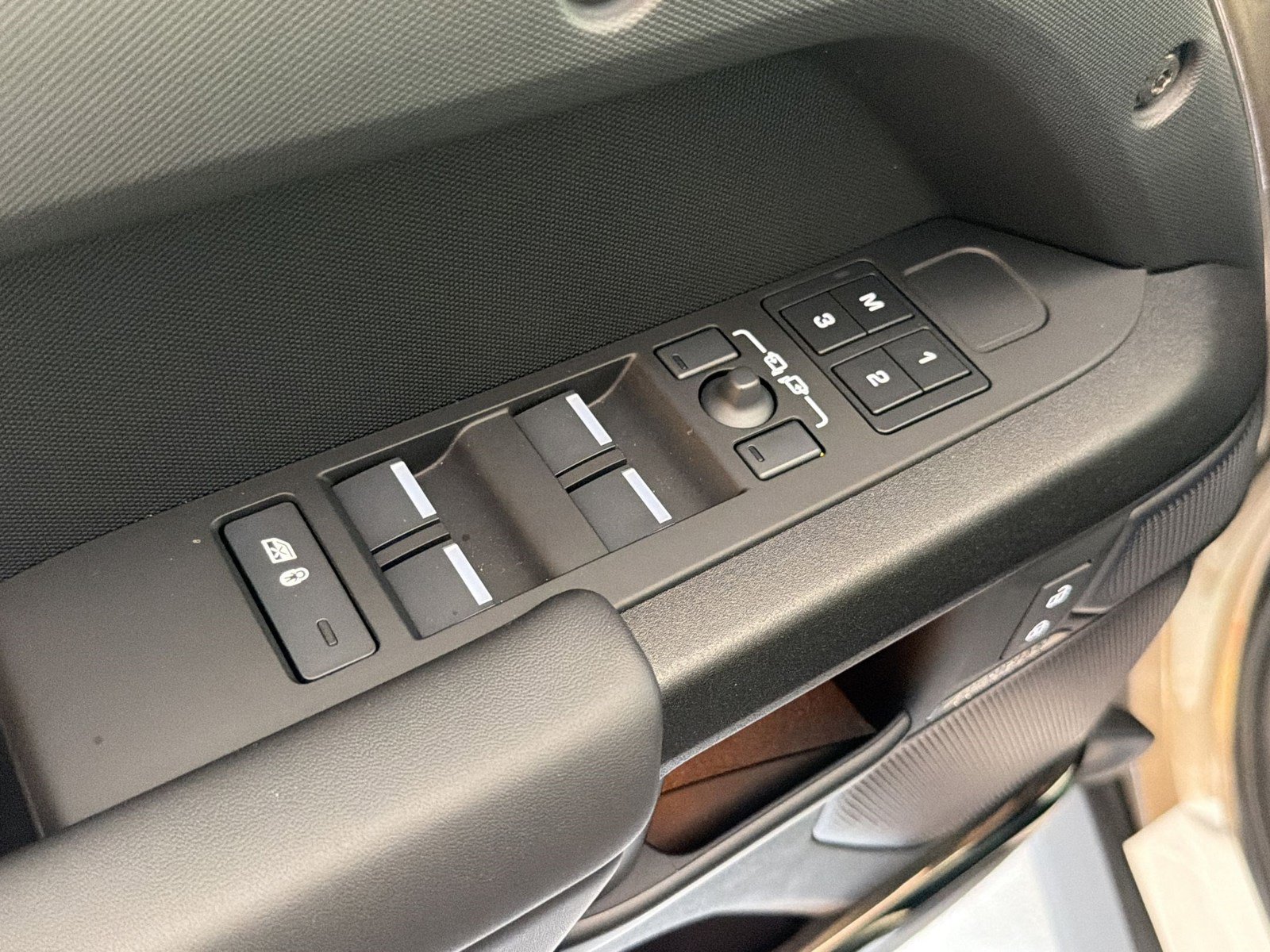 New 2026 Land Rover Defender 110 OCTA AWD/4WD image 21