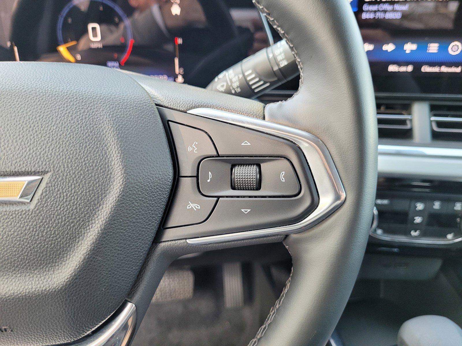 Used 2025 Chevrolet Trax LT w/ LT Convenience Package image 23