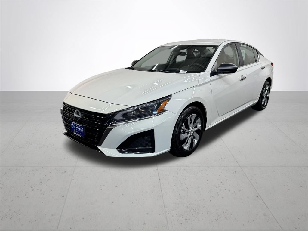 Used 2024 Nissan Altima 2.5 S FWD image 2