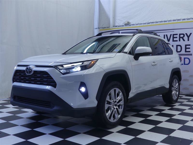 Used 2025 Toyota RAV4 XLE Premium w/ Weather Package AWD/4WD image 4
