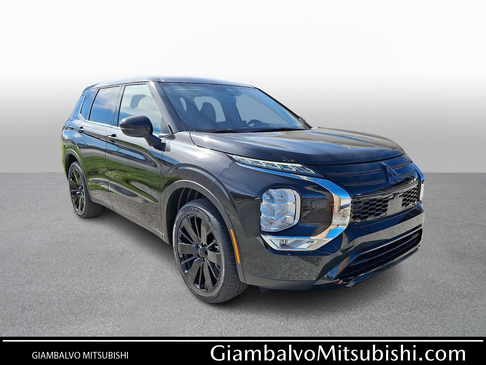 New 2026 Mitsubishi Outlander LE AWD/4WD image 1