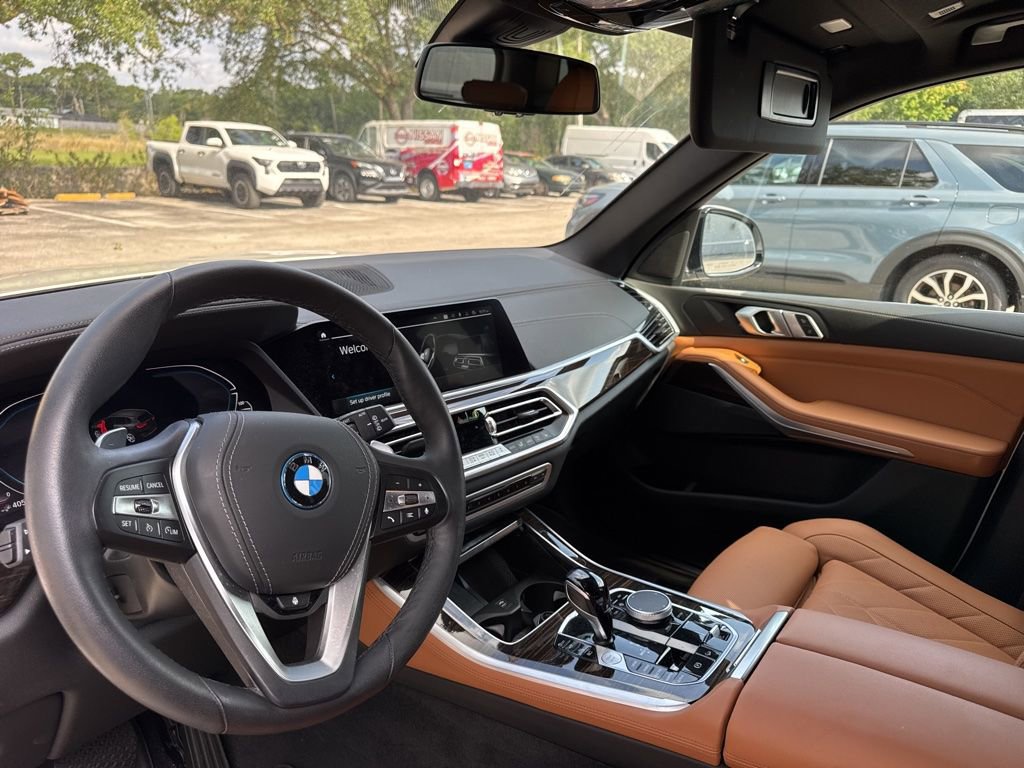 Used 2023 BMW X5 xDrive45e w/ Parking Assistance Package AWD/4WD image 9