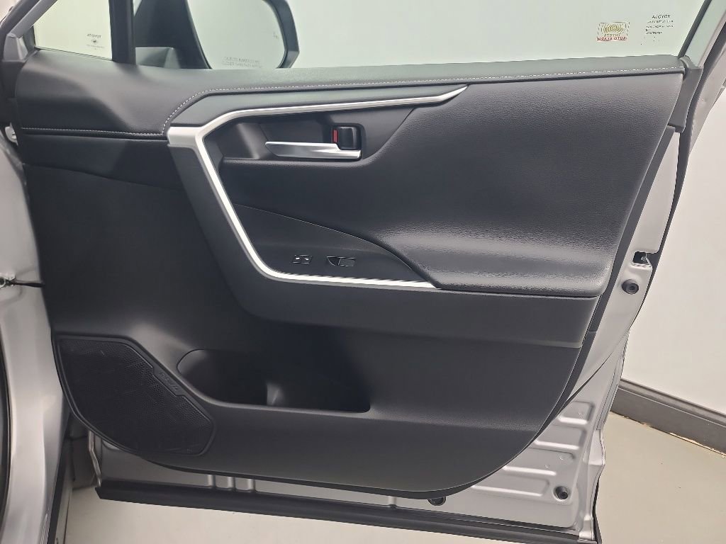 Used 2020 Toyota RAV4 Limited AWD/4WD image 14