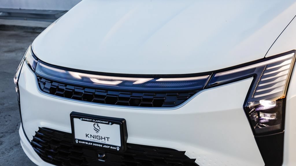 New 2027 Chrysler Pacifica Select FWD image 6