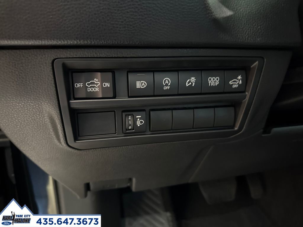 Used 2023 Toyota Tundra SR5 w/ SR5 Convenience Package AWD/4WD image 9