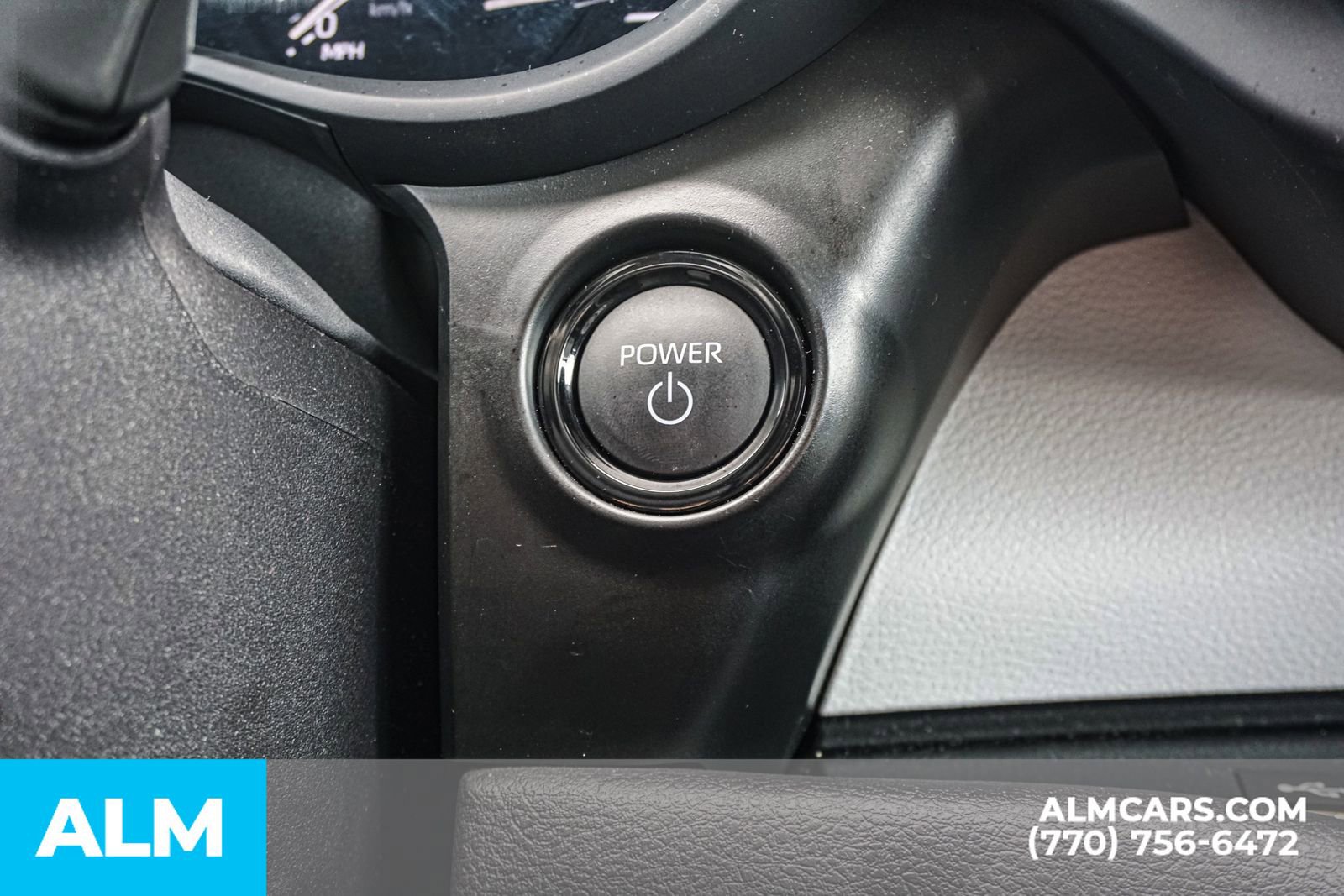 Used 2025 Toyota Sienna XLE FWD image 34