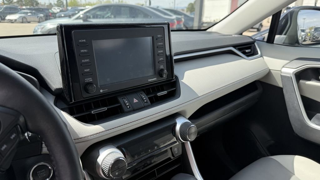 Used 2021 Toyota RAV4 XLE Premium image 5