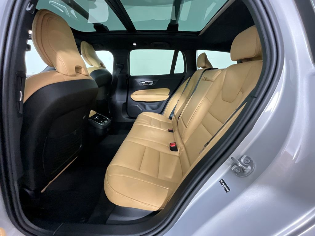 Used 2025 Volvo V60 B5 Cross Country Ultra w/ Protection Package Premier image 25