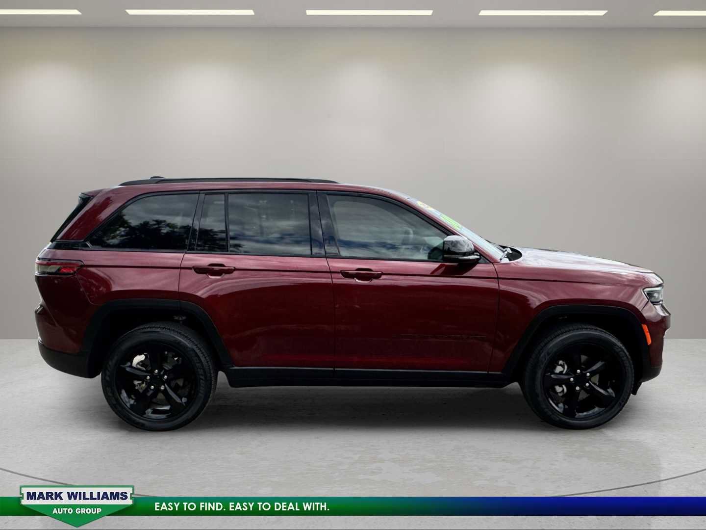 Used 2023 Jeep Grand Cherokee Altitude AWD/4WD image 2