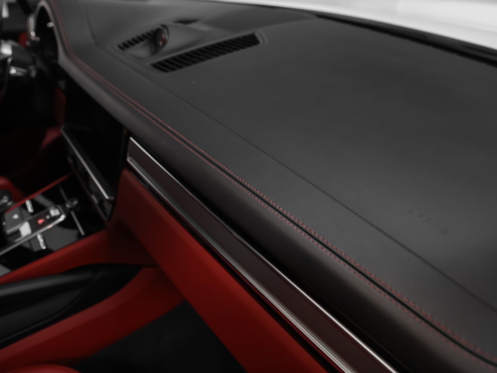 Used 2023 Porsche Cayenne S Platinum image 24