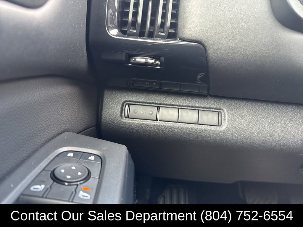 Used 2025 Nissan Pathfinder S image 18