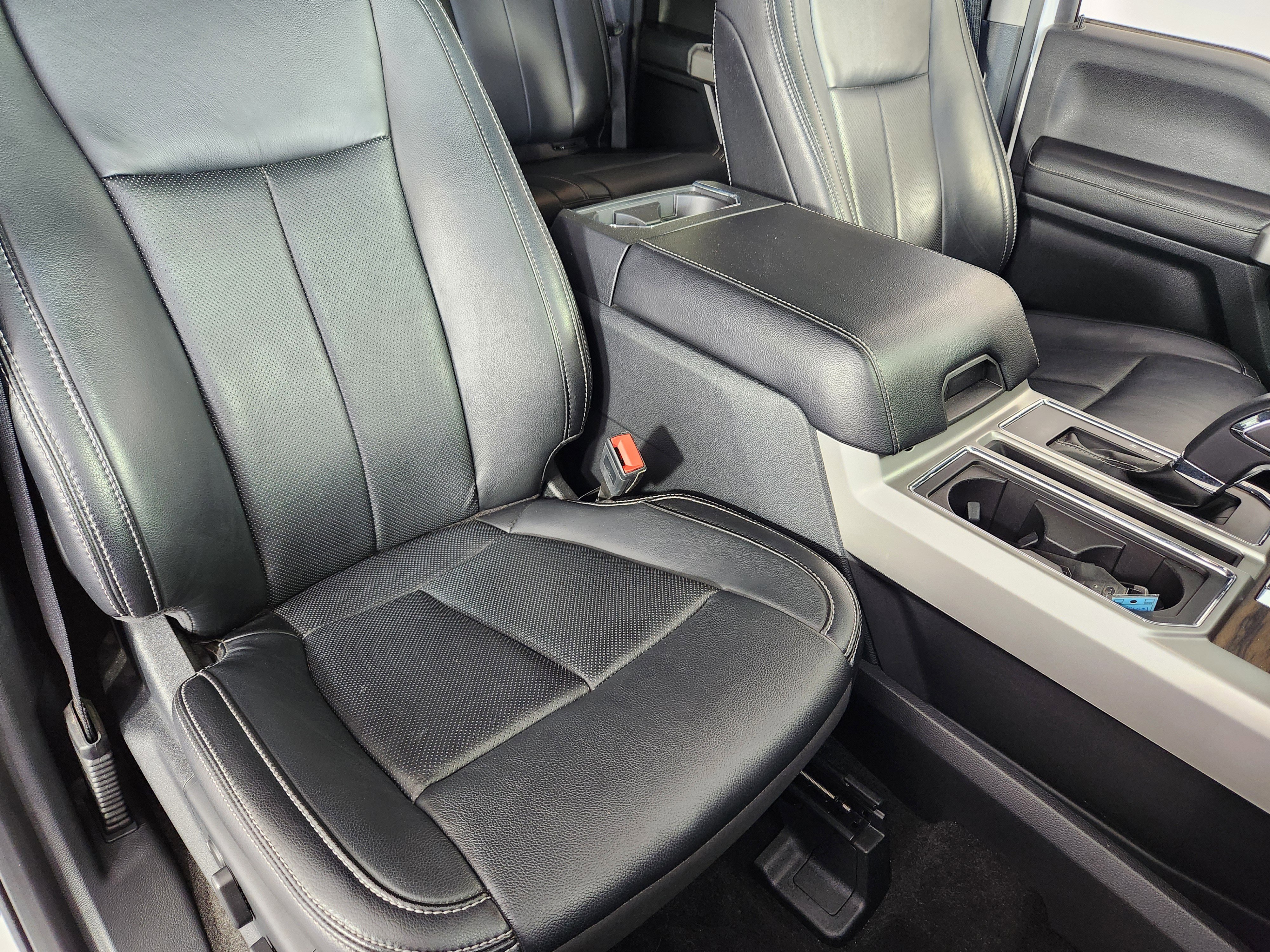 Used 2019 Ford F150 Lariat w/ Equipment Group 502A Luxury AWD/4WD image 11