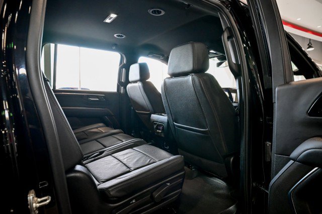 Used 2025 Chevrolet Suburban Z71 image 26