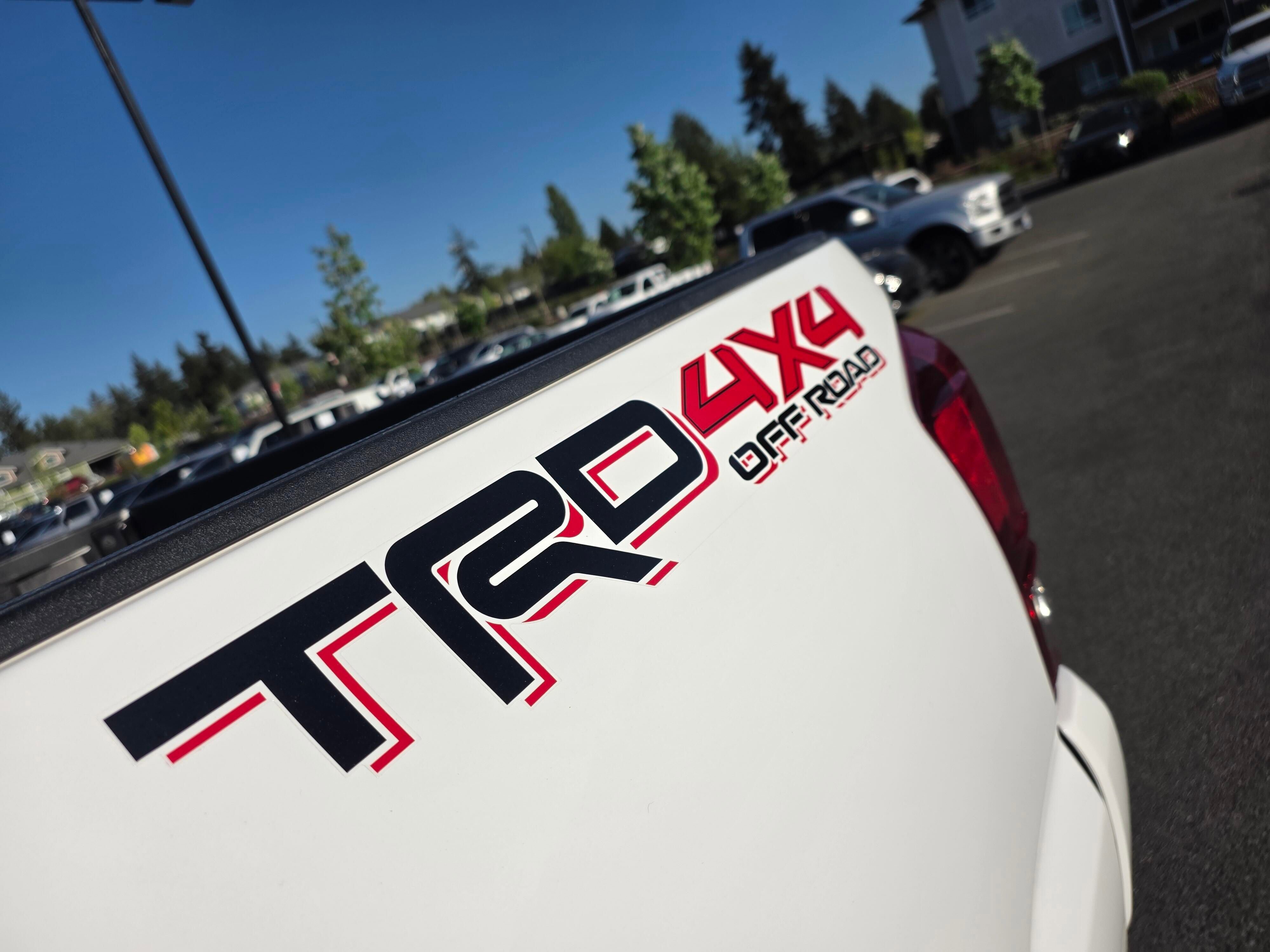 Used 2018 Toyota Tacoma TRD Off-Road w/ Technology Package AWD/4WD image 10