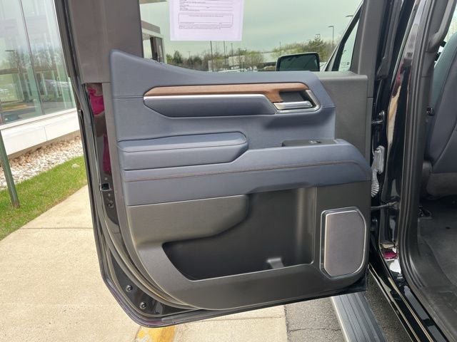 Used 2022 Chevrolet Silverado 1500 High Country w/ Technology Package image 18