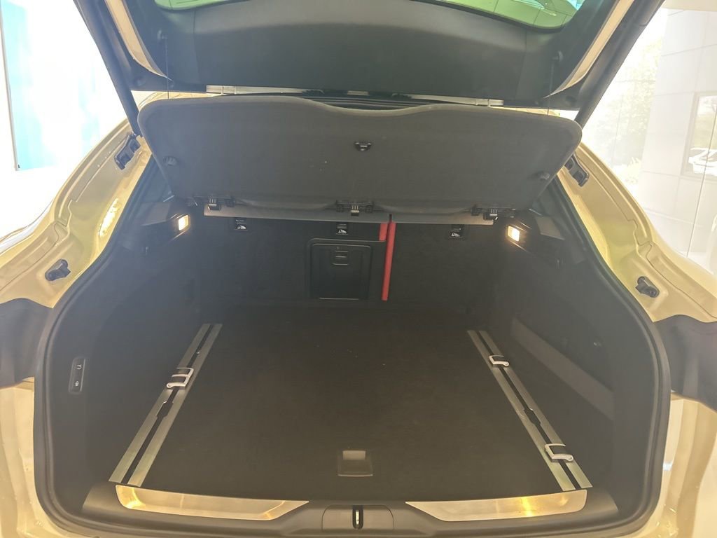 Used 2022 Maserati Levante Trofeo image 16