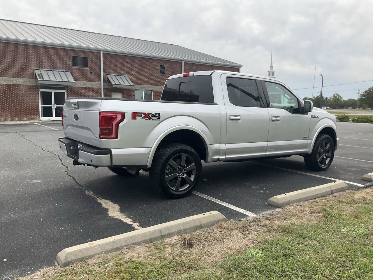 Used 2015 Ford F150 Lariat w/ Equipment Group 502A Luxury AWD/4WD image 5